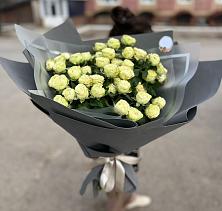Букет Белые кустовые розы Солинеро в Демьяново